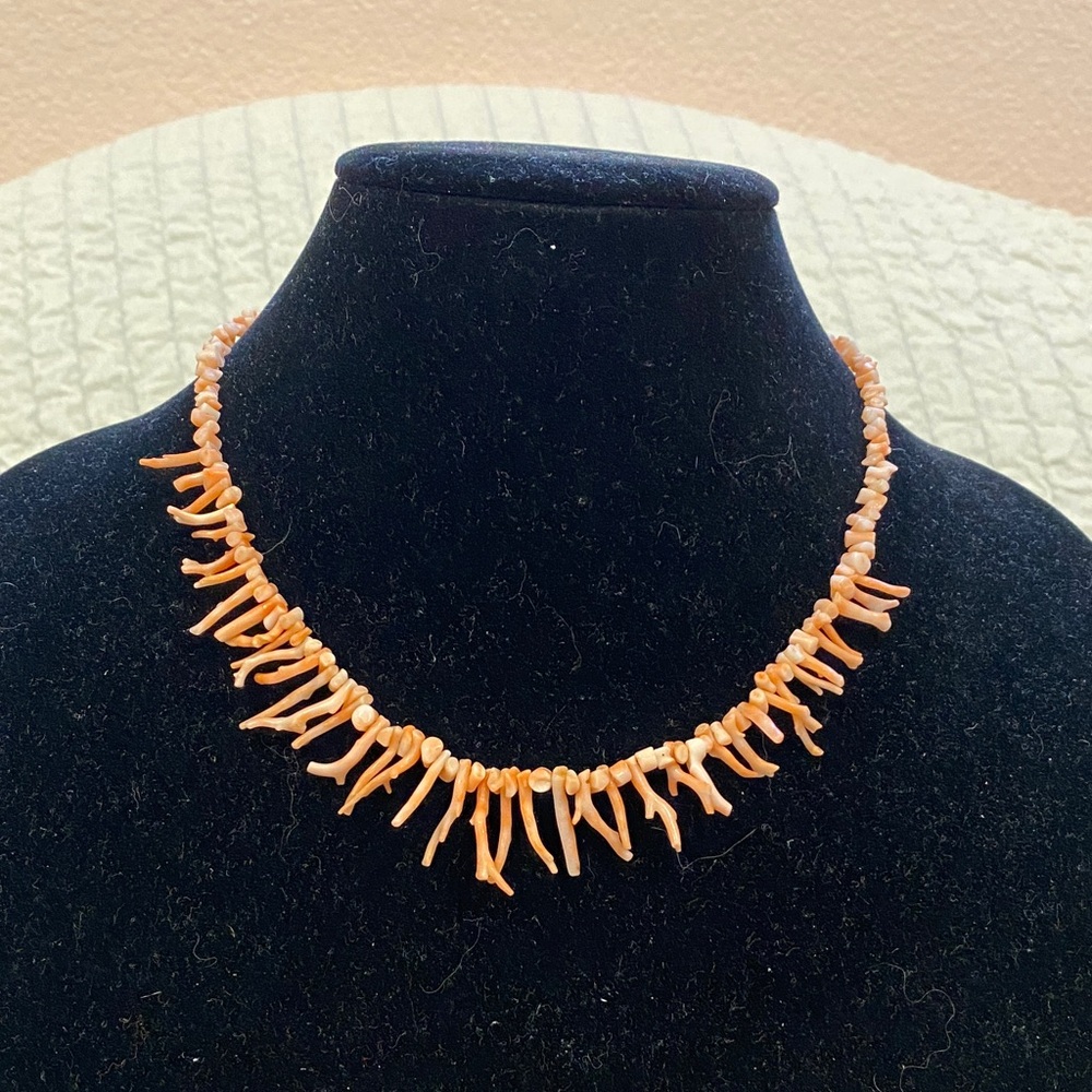 Chic Coral Vintage Necklace